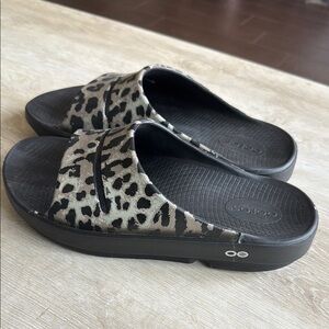 OOFOS OOahh Cheetah Slides 10